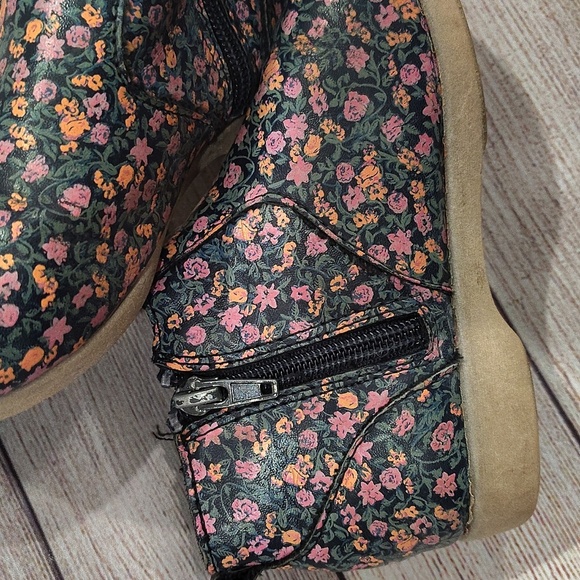 Osh Kosh Ankle Boots - Picture 5 of 6